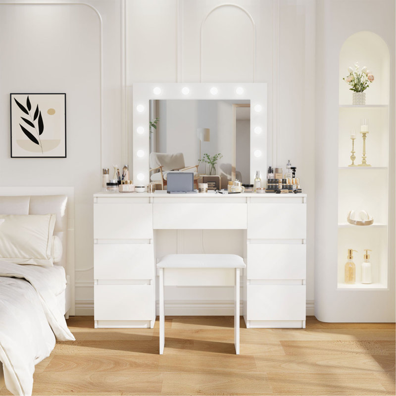 Grandes tables de coiffeuse avec miroir et lumière