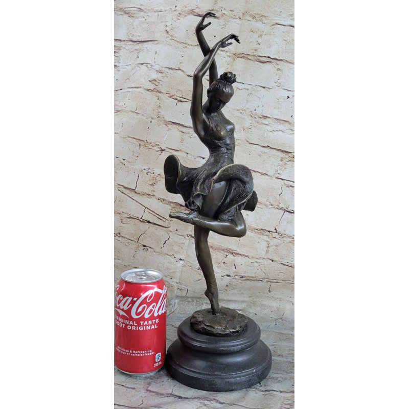 Sculpture de danseuse britannique Britanny