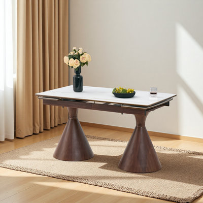 Table de salle à manger extensible avec plateau en pierre: plateau de table en marbre avec pieds en métal. Une table de salle à manger rectangulaire d'inspiration moderne et luxueuse pour la maison, pouvant accueillir de 4 à 8 personnes.