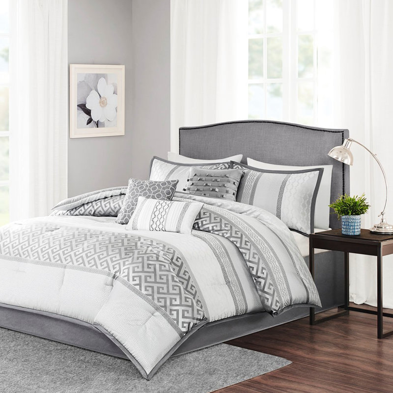  Ensemble de literie 7 pièces - gris. Comprend 1 édredon, 2 taies décoratives, 3 coussins décoratifs et une jupe de lit. , Magnifique. Comprend Spectaculaire