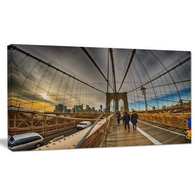 " Strolling On Brooklyn Bridge "