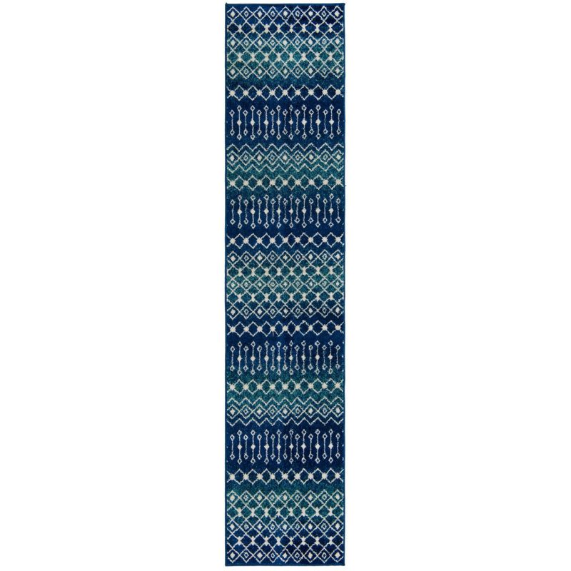 Tapis bleu / ivoire en polypropylène tissé à la machine Briehn, Tapis de couloir 2 pi 7 po x 12 pi