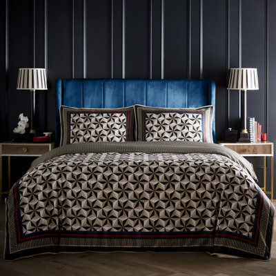 Laurence Llewelyn-Bowen Hero Duvet Cover Set Black