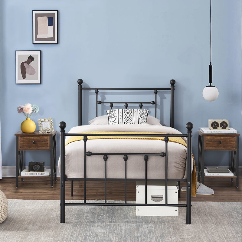 Ensemble de chambre à coucher 3 pièces Kempst, cadre de lit plateforme simple et ensemble de 2 tables de chevet brunes, ensemble de meubles de chambre à coucher simple en métal moderne, support de lattes robuste, rangement sous le lit, aucun sommier nécessaire, silencieux (ensemble de 3)