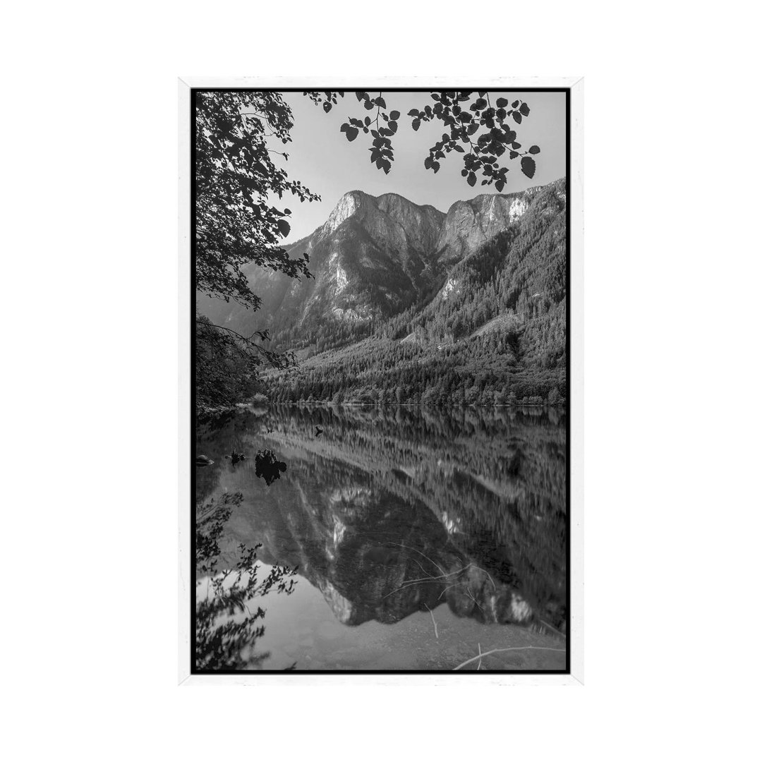 Cascade Mountains Reflected In Silver Lake Near Hope, British Columbia, Canada von Tim Fitzharris - Galerie-Giclée auf L...