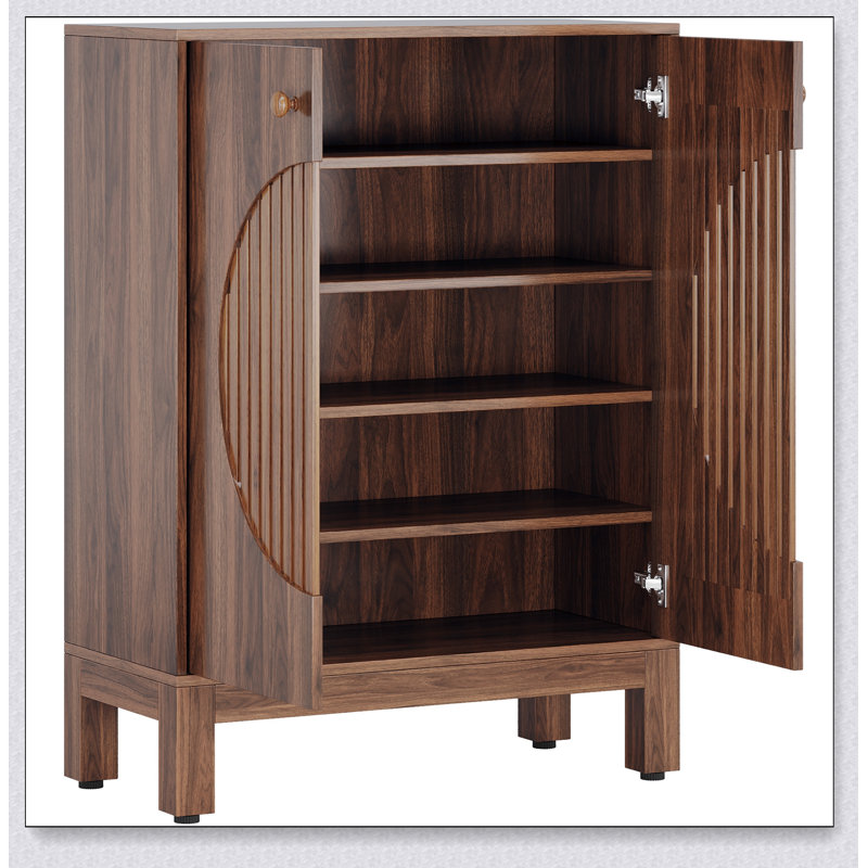 Armoire à chaussures à 5 niveaux Farmhouse Brown avec portes rondes à persiennes pour un rangement élégant et ventilé