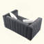 Un canapé-lit moderne sur un Chesterfield traditionnel de couleur grise