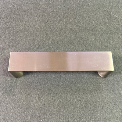 Poignée plate 3-3 / 4 po Avante