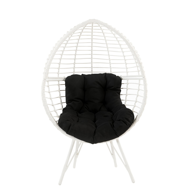 Chaise longue en tissu noir et osier blanc
