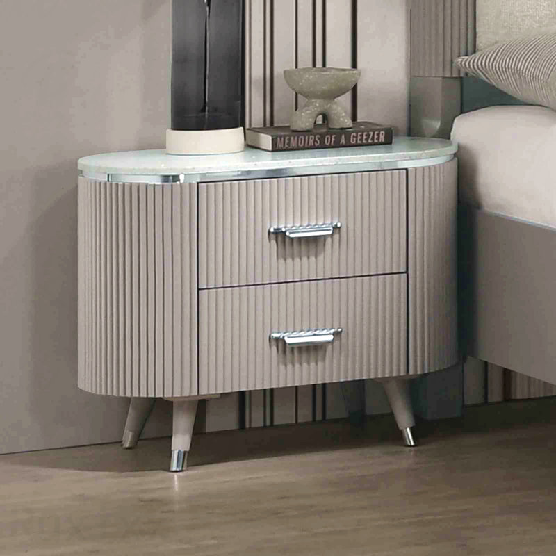 Table de chevet 1pc gris clair, style contemporain avec plateau en pierre, poignées chromées et détails argentés