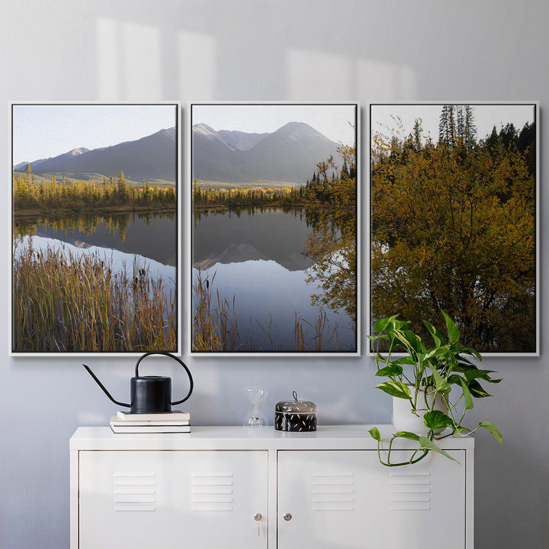 «Low Light On Vermillion», reproduction sur toile 3 pièces, H 24 po x l 48 po x P 2 po, Cadre blanc
