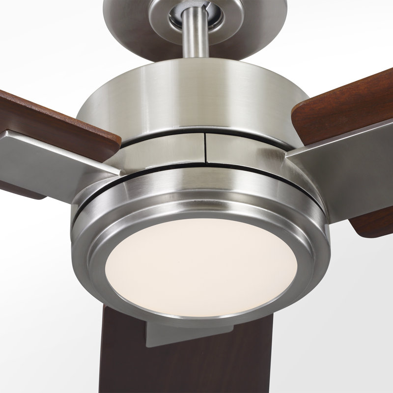 Ventilateur de plafond intelligent d'intérieur / extérieur à DEL de 56 pouces Harris au fini acier brossé avec pales en noyer foncé, ensemble d'éclairage et compatible avec Alexa, Google Home et Bond Home Action de Visual Comfort Fan