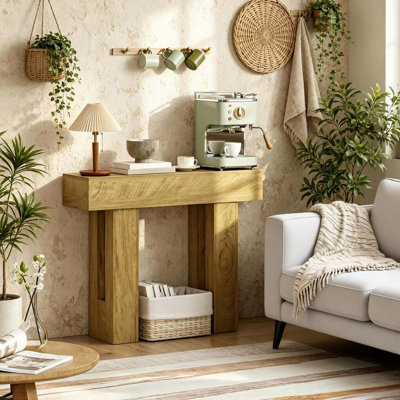 Table de canapé peu encombrante avec charme rustique et plateau robuste