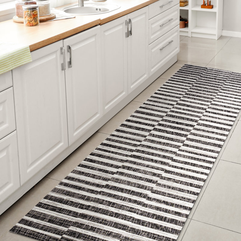 Tapis intérieur / extérieur noir / ivoire à rayures décalées Perrigo, Tapis de couloir 2 pi 2 po x 8 pi