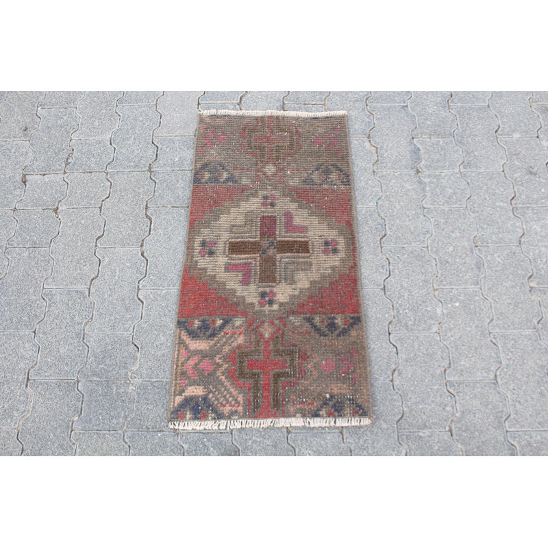 Petit tapis turc vintage en laine Oushak rouge - idéal pour la salle de bain et mignon comme paillasson