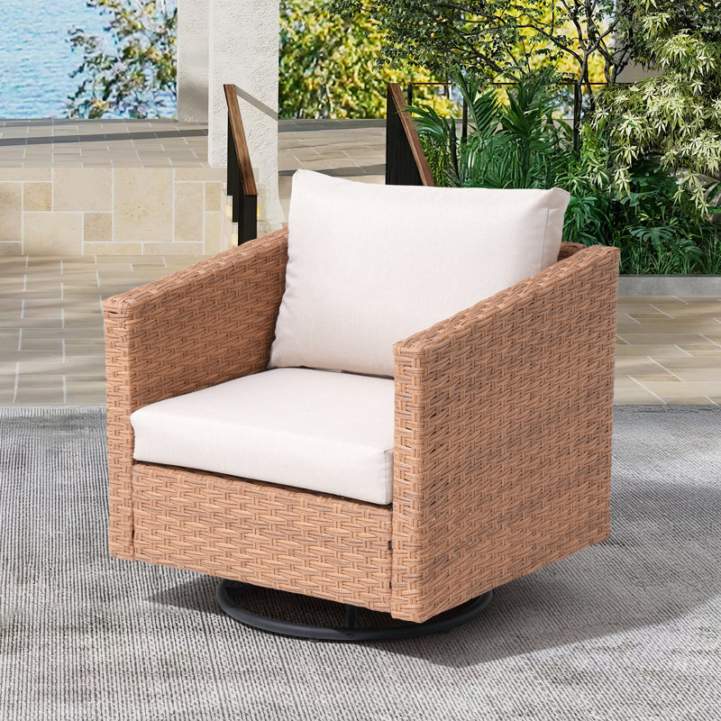 Chaise d'extérieur pivotante en rotin avec coussins