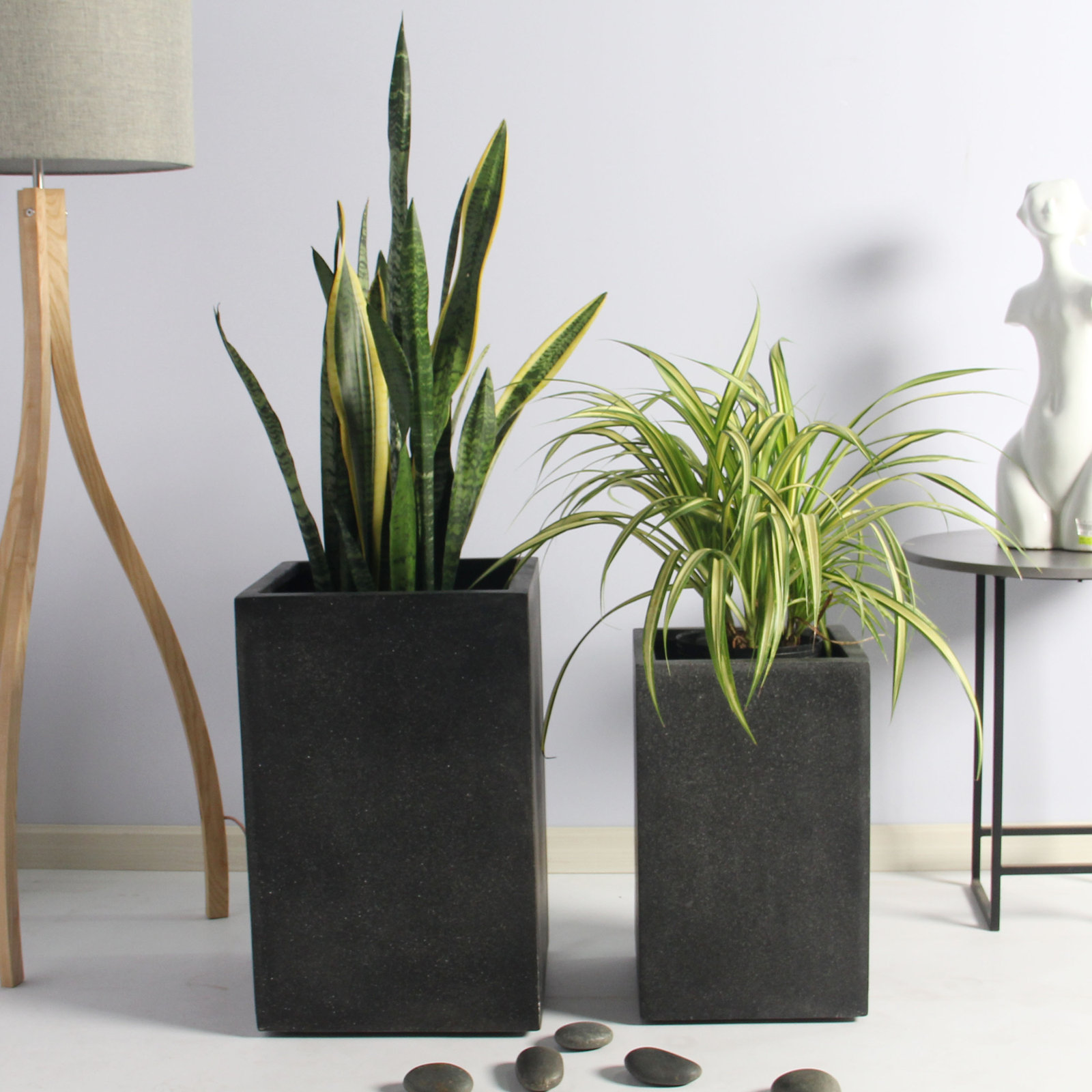 Mariano 15" Pot Planter, Black