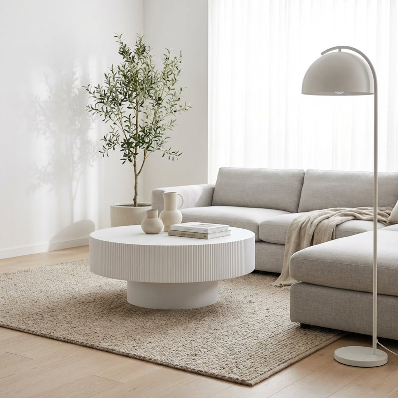 Table basse ronde contemporaine avec plateau de table épais, table de bout tambour moderne avec design cannelé et base robuste
