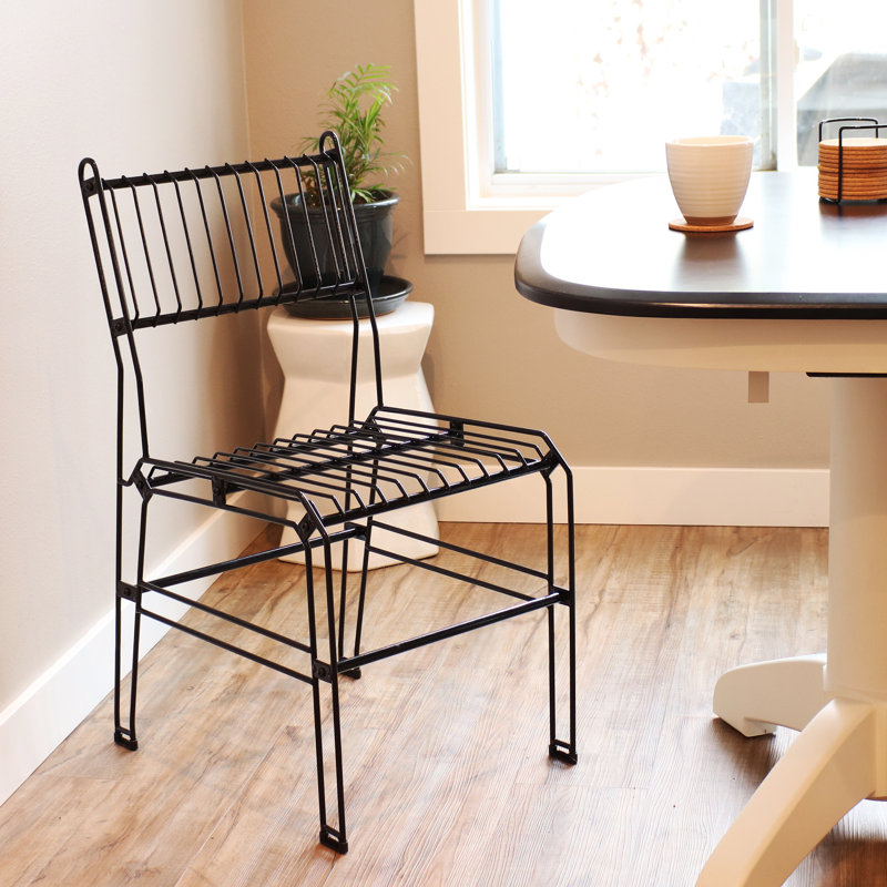 Chaise en acier à dossier à lattes en acier noir