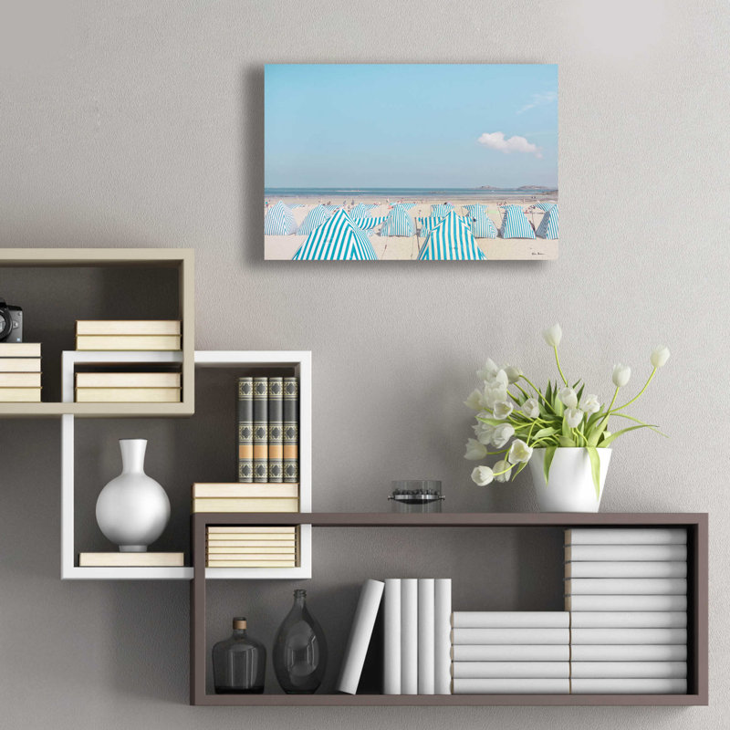 «French Holidays» par Keri Bevan, H 16 po x l 24 po x P 0,2 po