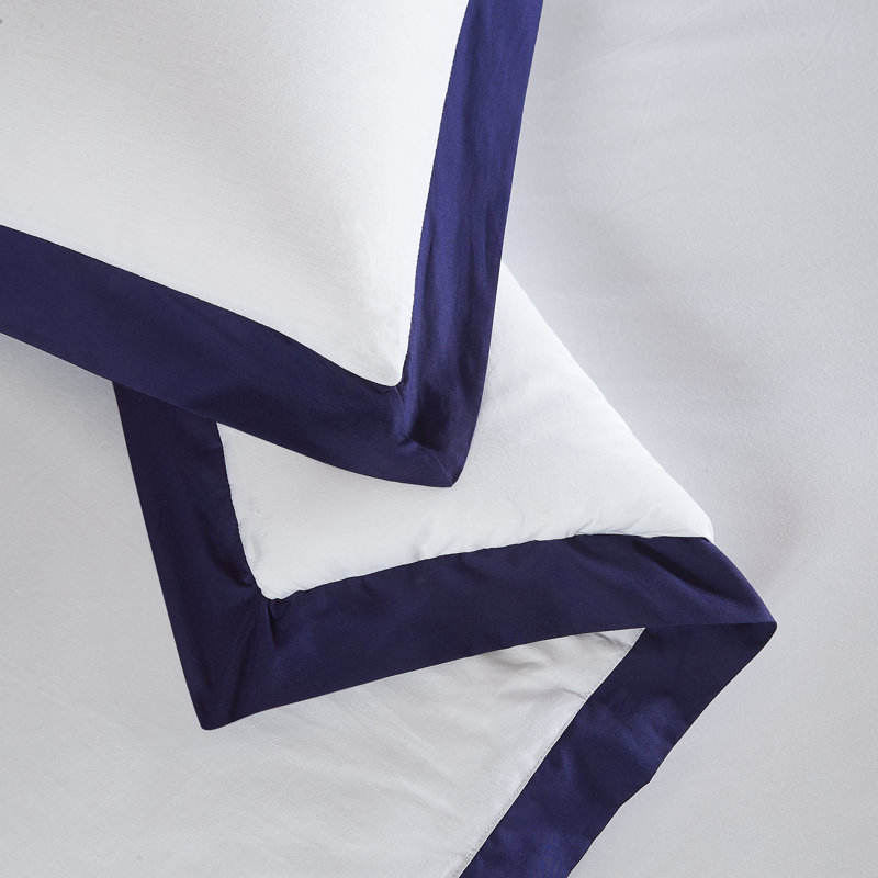 Ensemble d'édredon Brooklyn, Blanc / Bleu marine, King Comforter + 2 King Shams