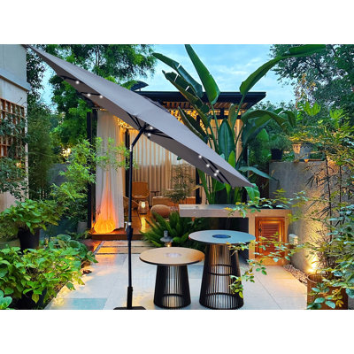 Parasol imperméable 8,2 x 8,2 pi à DEL à énergie solaire avec parasol extérieur 2,5 x 2,5 m avec inclinaison et manivelle sans base pour la piscine de jardin