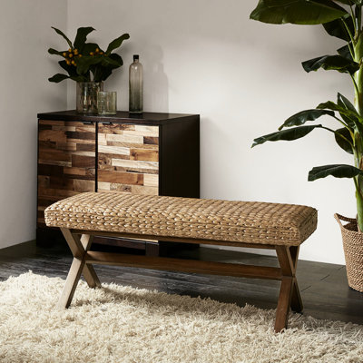 Banc en bois au fini châtaignier, siège en jacinthe d'eau tissée, capacité de charge maximale de 400 lb, encre + lierre - bois, jacinthe, l 17 po x l 45 po x H 18 po, limite de poids