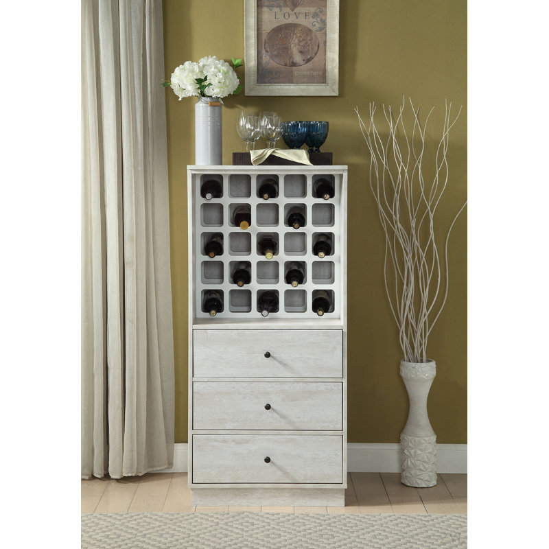 Armoire à vin au fini blanc antique