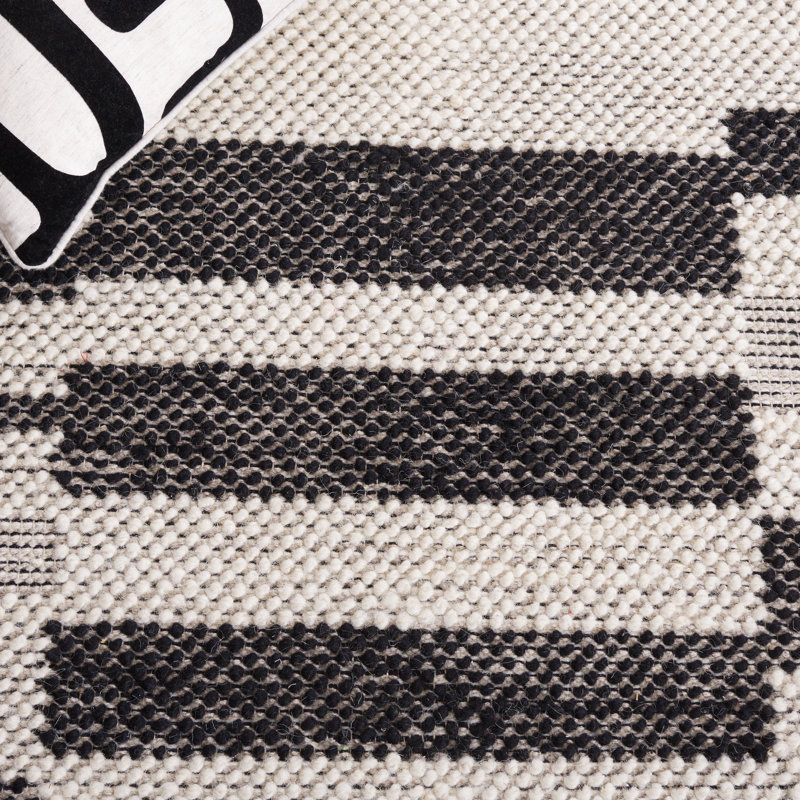 Tapis ivoire / noir Charvik, Carré 6 pi
