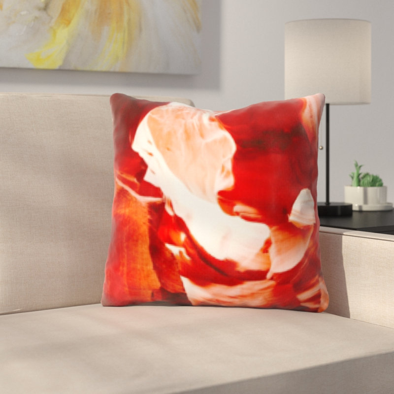 Coussin en peluche cave