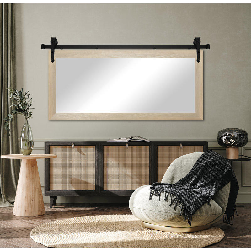 Miroir rustique moderne avec rail de porte de grange en acier, Érable blond, 33 po x 66 po