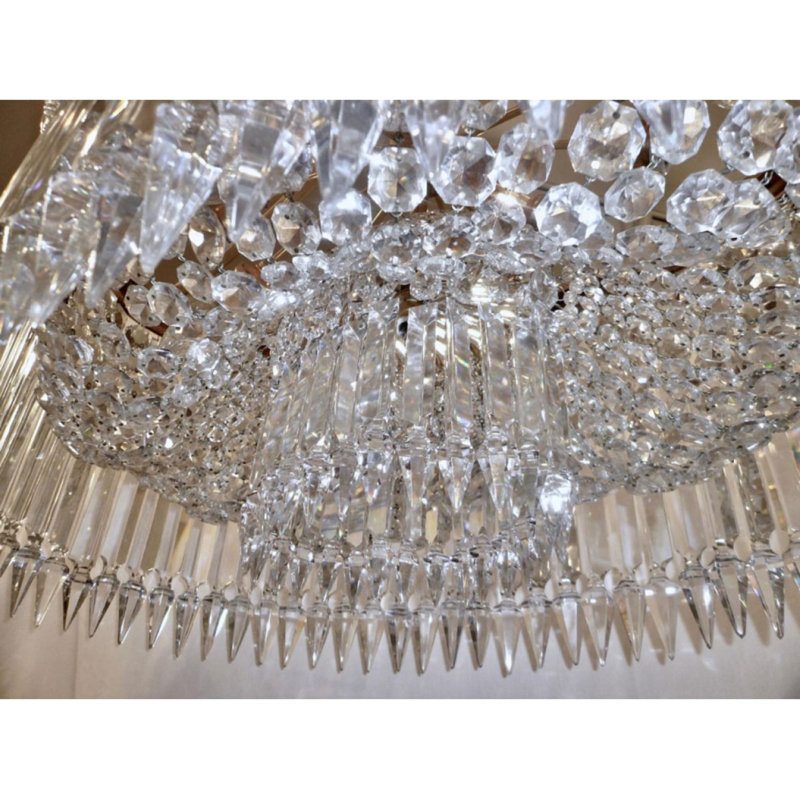Lustre suspendu en laiton clair Crinoline, Laiton antique, H 33 po x l 18 po x P 13 po, Ambre