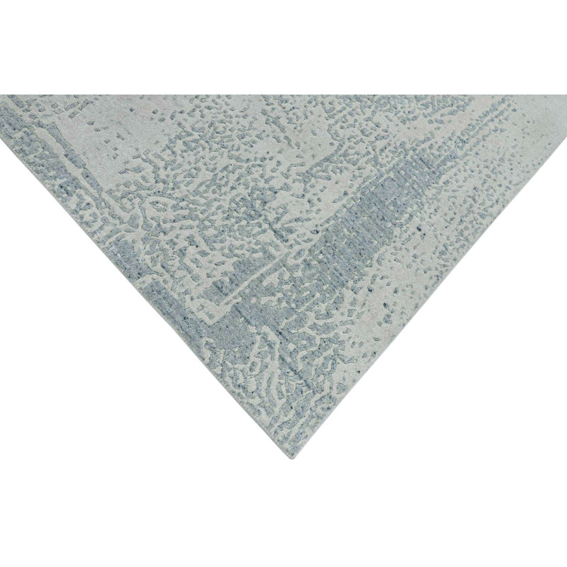 Area Rug in Gray/Silver, Rectangle 5' x 8'