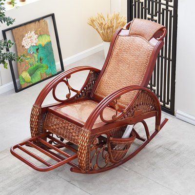 Chaise berçante décontractée en rotin naturel tissé à la maison