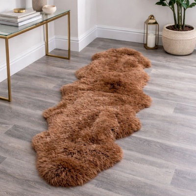 Tapis intérieur/extérieur brun en peau mouton Natalie