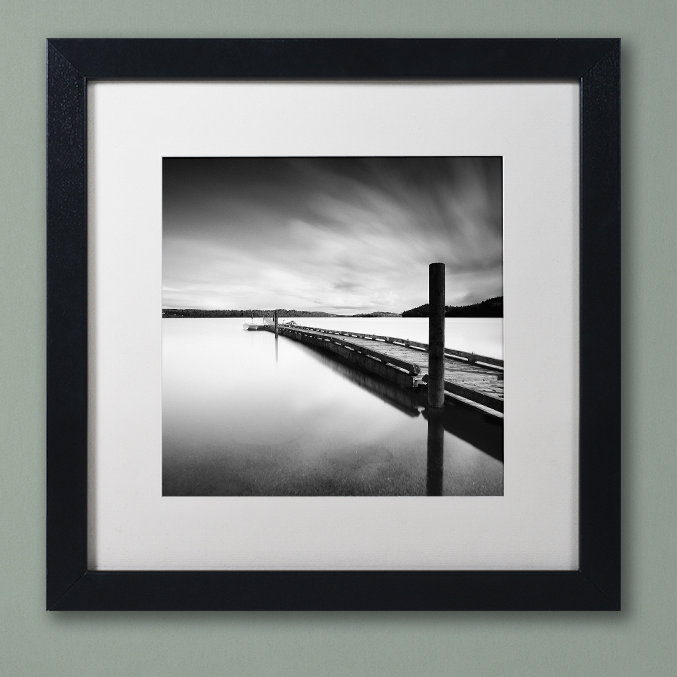 «Stand By», reproduction de photo encadrée en blanc, H 11 po x l 14 po x P 0,5 po