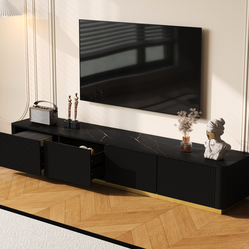 Meuble télé de luxe de 85 po, console média cannelée, plateau en faux marbre noir, 4 tiroirs, base dorée, conception incurvée, plateau de table