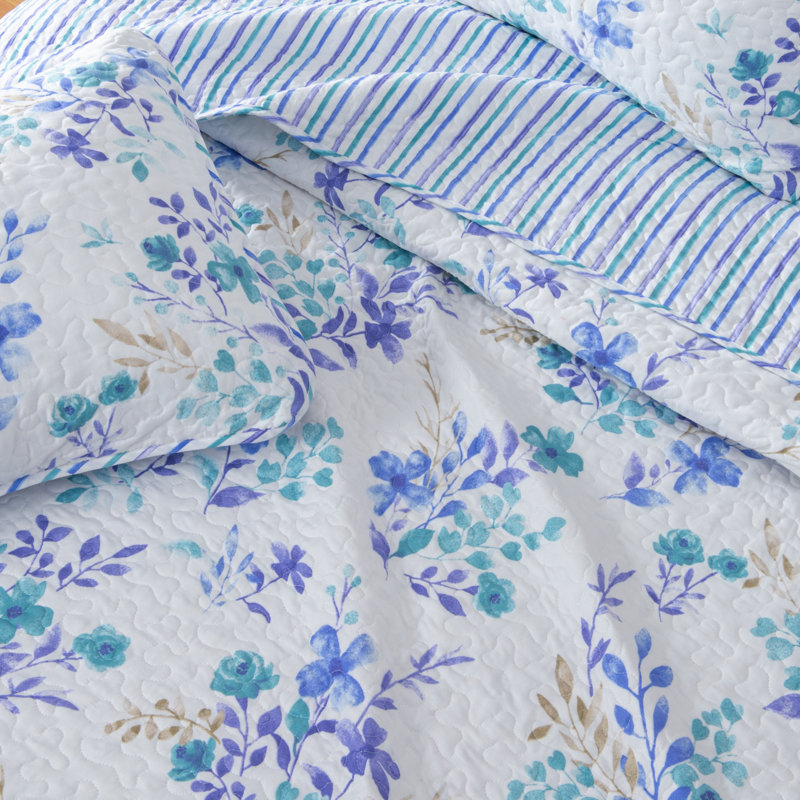 Blue Watercolor Floral Reversible Quilt Set with Shams, Full / Queen Quilt + 2 Standard Shams