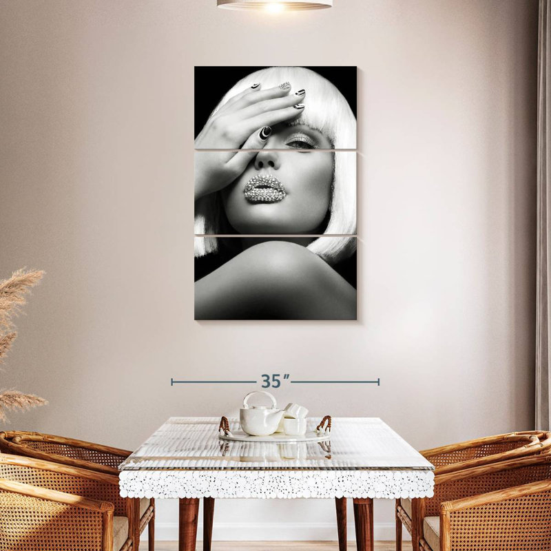 Senne Diamond Lips, 45" H x 28" W