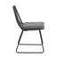 Les chaises de patio d'extérieur avec coussins DEJA sont durables et confortables pour se détendre dans n'importe quel environnement.