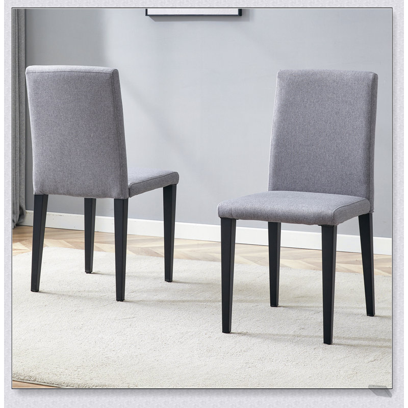 Deux chaises de salle à manger en lin et coton gris clair, simples et polyvalentes, confortables et accompagnées, idéales pour les intérieurs modernes et nordiques (ensemble de 2)