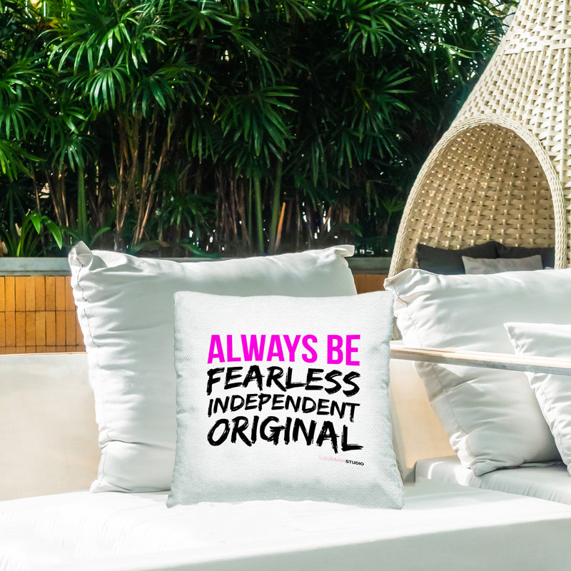 Coussin d'extérieur imprimé «Always Be Fearless Original» par House of Lulu