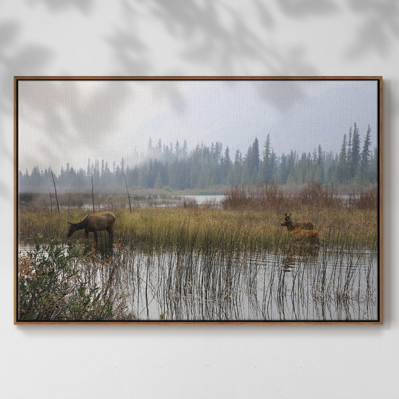 «Out With The Twins», toile tendue avec châssis encadré, H 17 po x l 25 po x P 2 po, Noyer