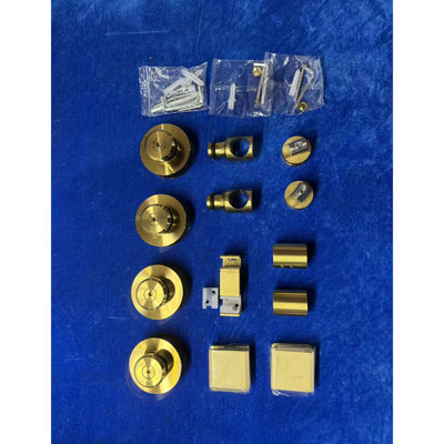 L'ensemble de quincaillerie de porte de douche coulissante latérale sans cadre comprend un système de rouleau / pince en verre