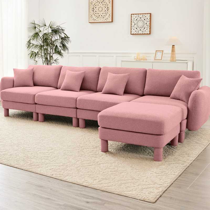 Canapé convertible en L rose à 4 places en tissu bouclé avec pieds en forme de coquillage, amovibles et cylindriques. Structure de sièges confortables pour le salon avec des espaces de confort de conception moderne