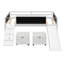 Lit mezzanine simple de couleur blanche. Bois massif avec dispositif d'escalade et corde, tableau noir, rangement. Et des espaces de rangement créatifs. Bois de pin. Cadre en corde pour le divertissement. Tableau noir innovant. Glissade-129630925