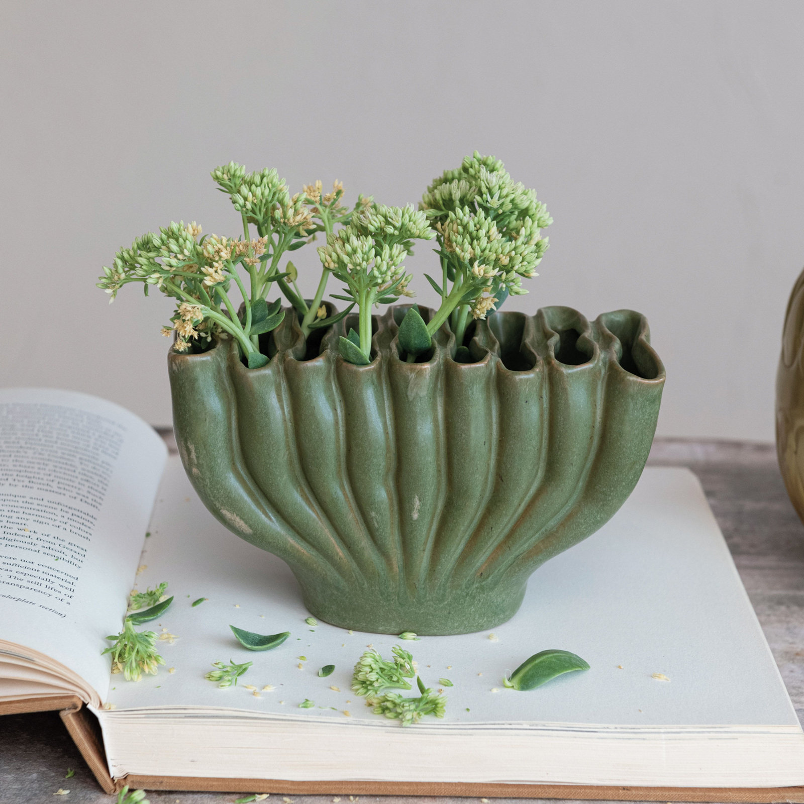 Jillien 4.88'' Stoneware Table Vase