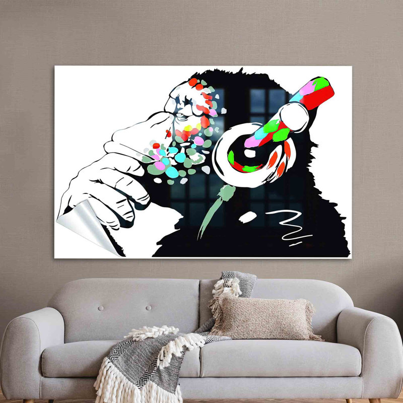 Casque d'art mural en verre Chimp ajoutant une touche de style urbain à votre décor avec son design abstrait unique