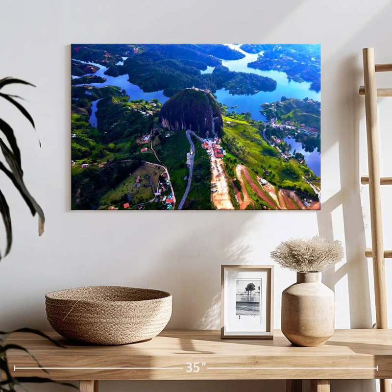 Rocher de Guatape, H 16 po x l 24 po