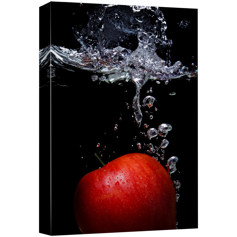 Pomme rouge vif dans l'eau sur toile, Toile tendue, H 18 po x l 12 po x P 1,5 po
